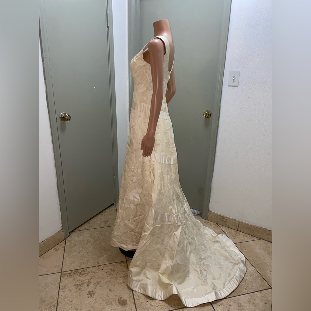 Helen Morley Ivory Couture  Full Dress Floral Embroidery with 5 ring Silk ribbon